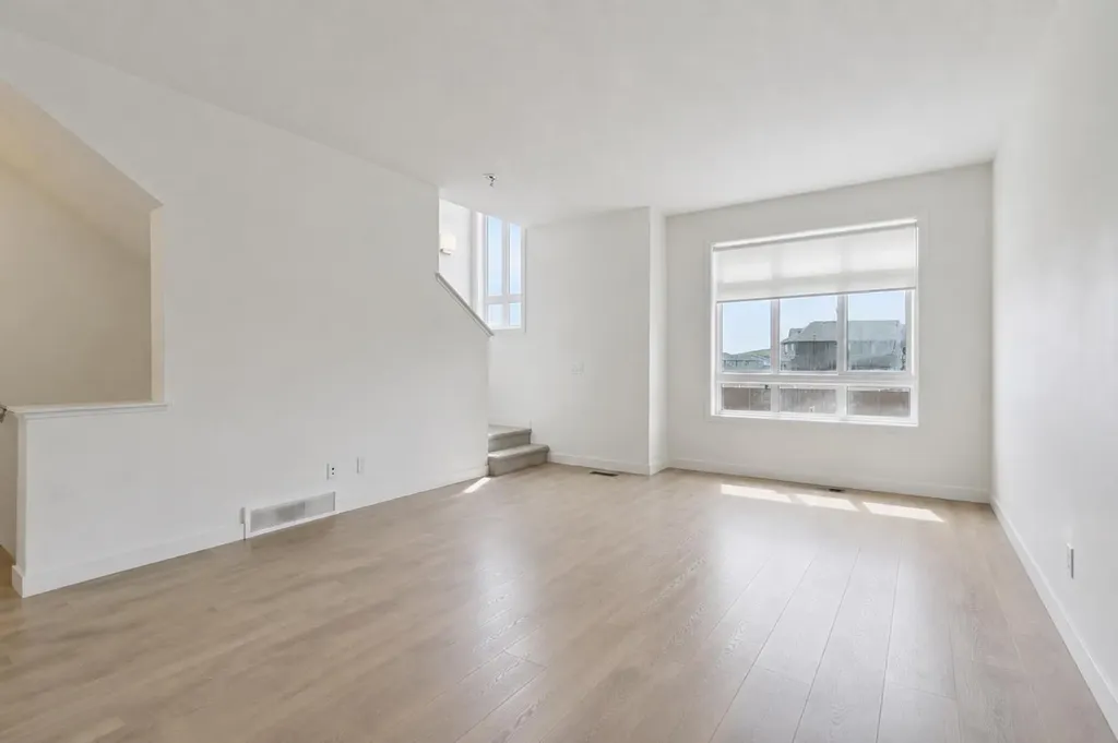 424 210 Avenue SW Calgary AB T0L 0X0