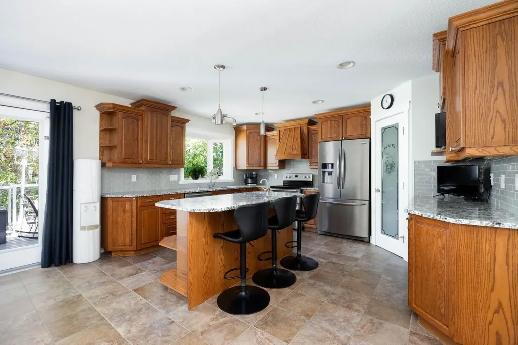 104 Royal Garden Fort Mcmurray AB T9K 1B4