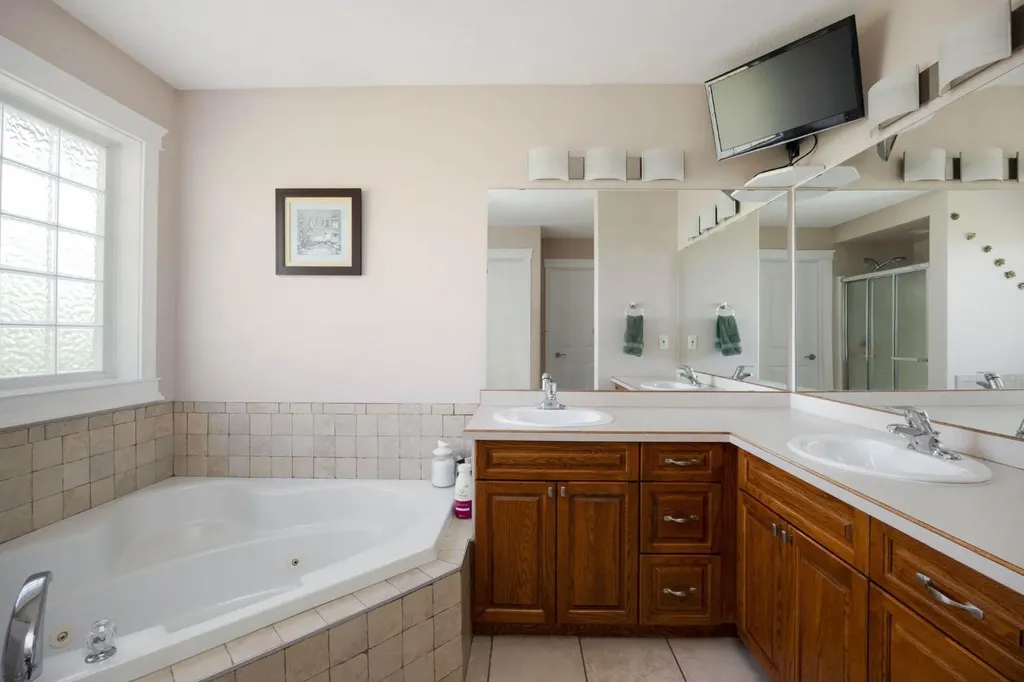 104 Royal Garden Fort Mcmurray AB T9K 1B4