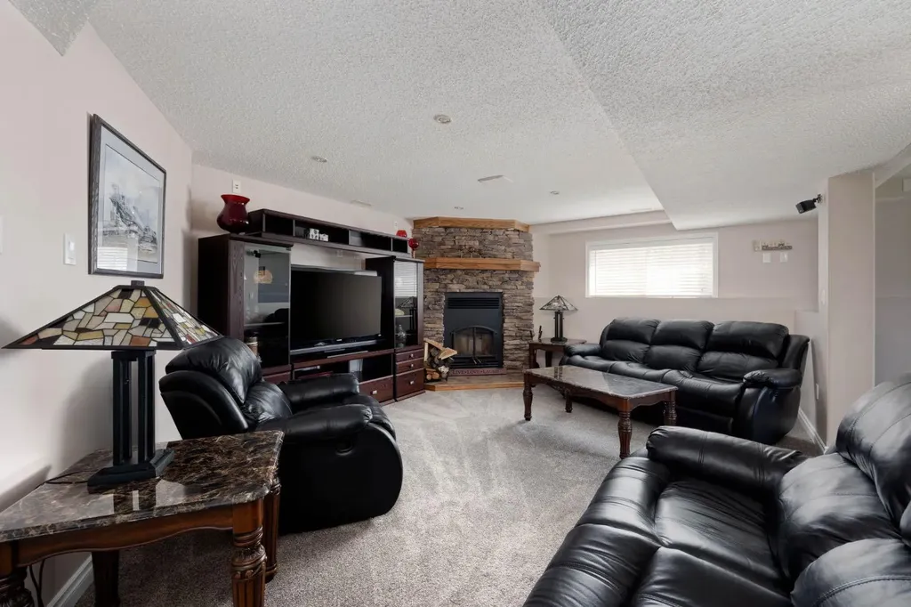 104 Royal Garden Fort Mcmurray AB T9K 1B4