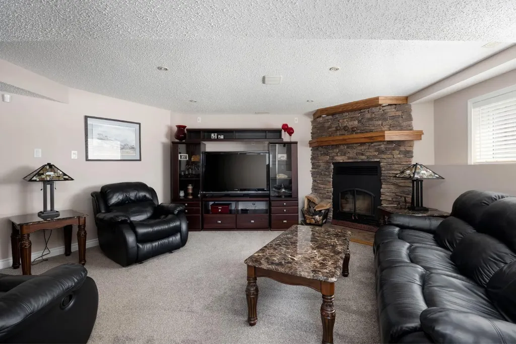 104 Royal Garden Fort Mcmurray AB T9K 1B4