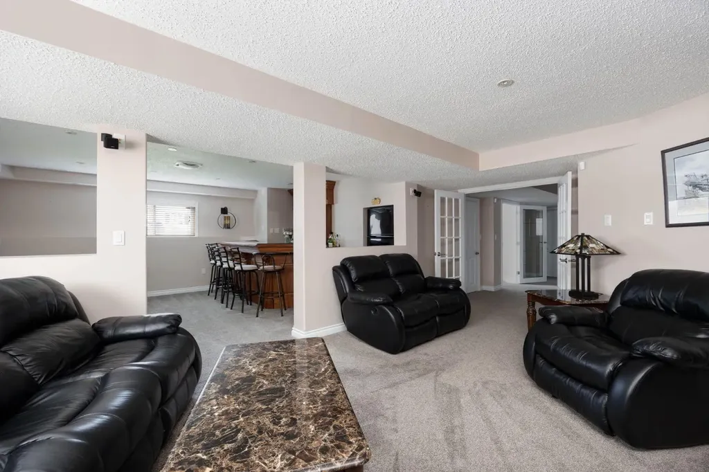 104 Royal Garden Fort Mcmurray AB T9K 1B4