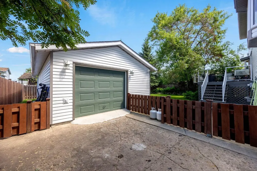104 Royal Garden Fort Mcmurray AB T9K 1B4
