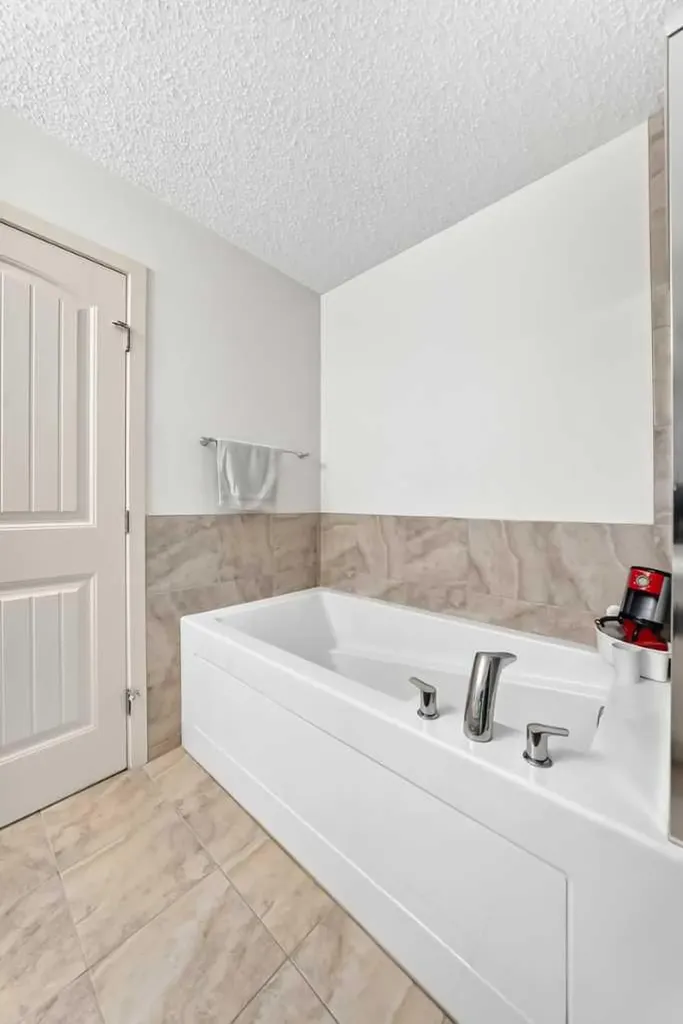 337 Auburn Meadows Boulevard SE Calgary AB T3M 2E5