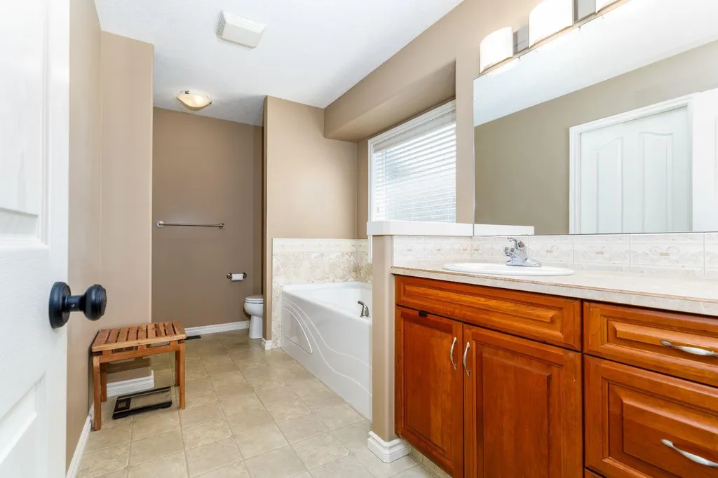 54 Fieldstone Way Sylvan Lake AB T4S 2L3