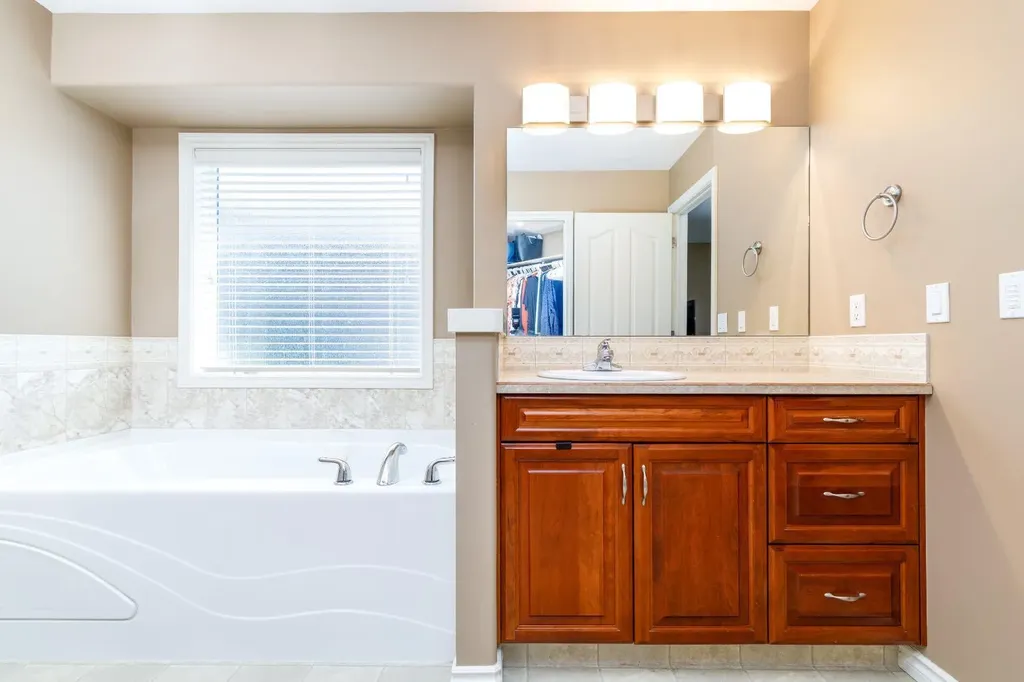 54 Fieldstone Way Sylvan Lake AB T4S 2L3