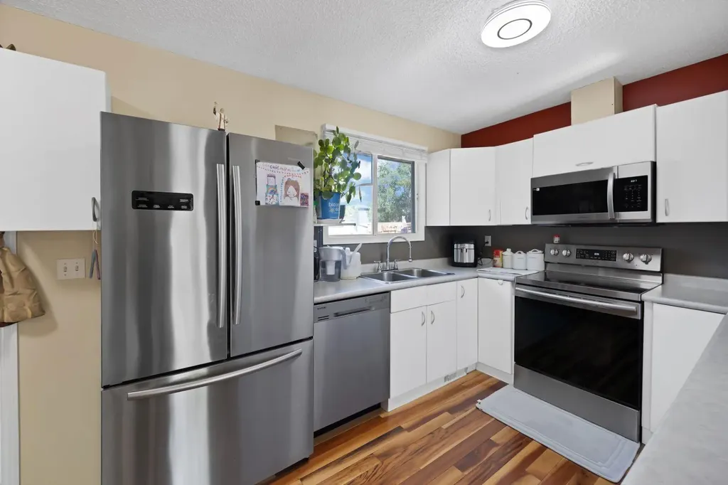 20 Falton Way NE Calgary AB T3J1K4