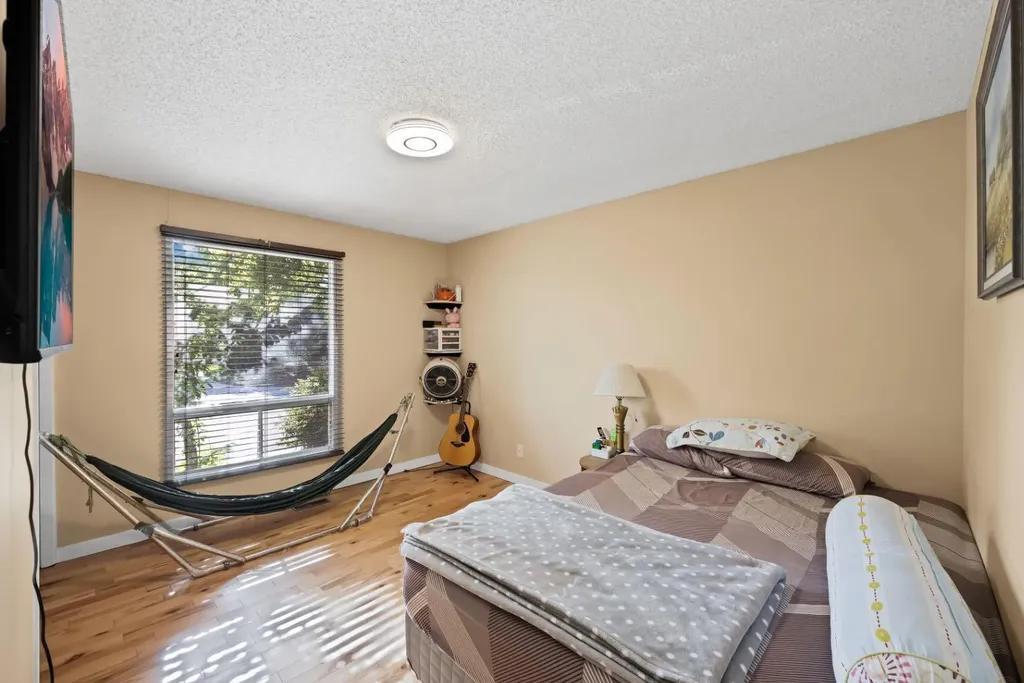 20 Falton Way NE Calgary AB T3J1K4