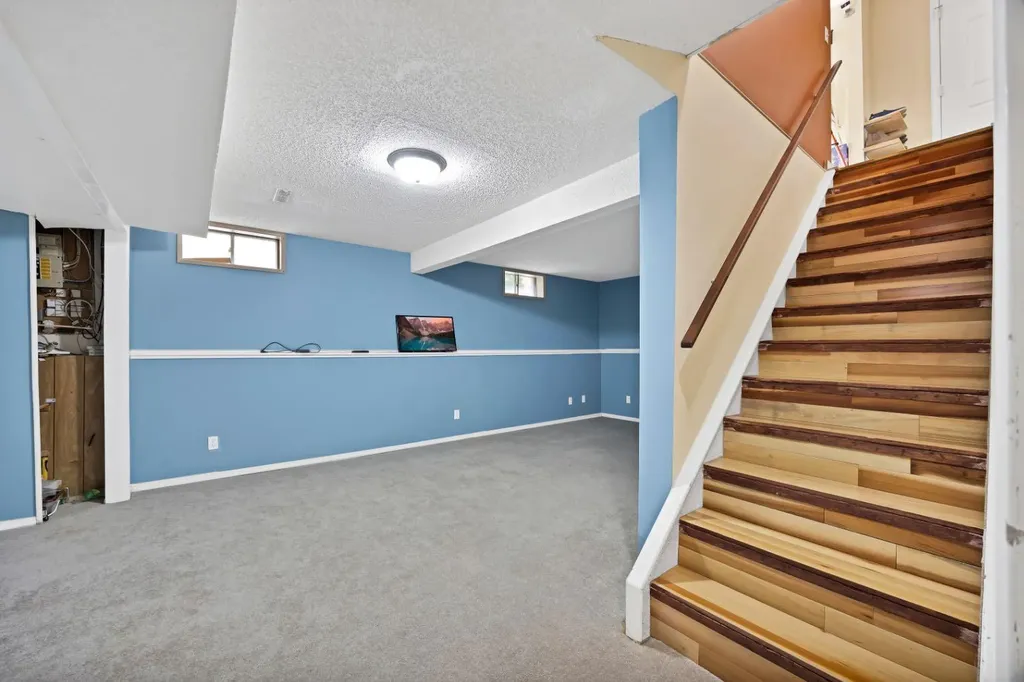 20 Falton Way NE Calgary AB T3J1K4