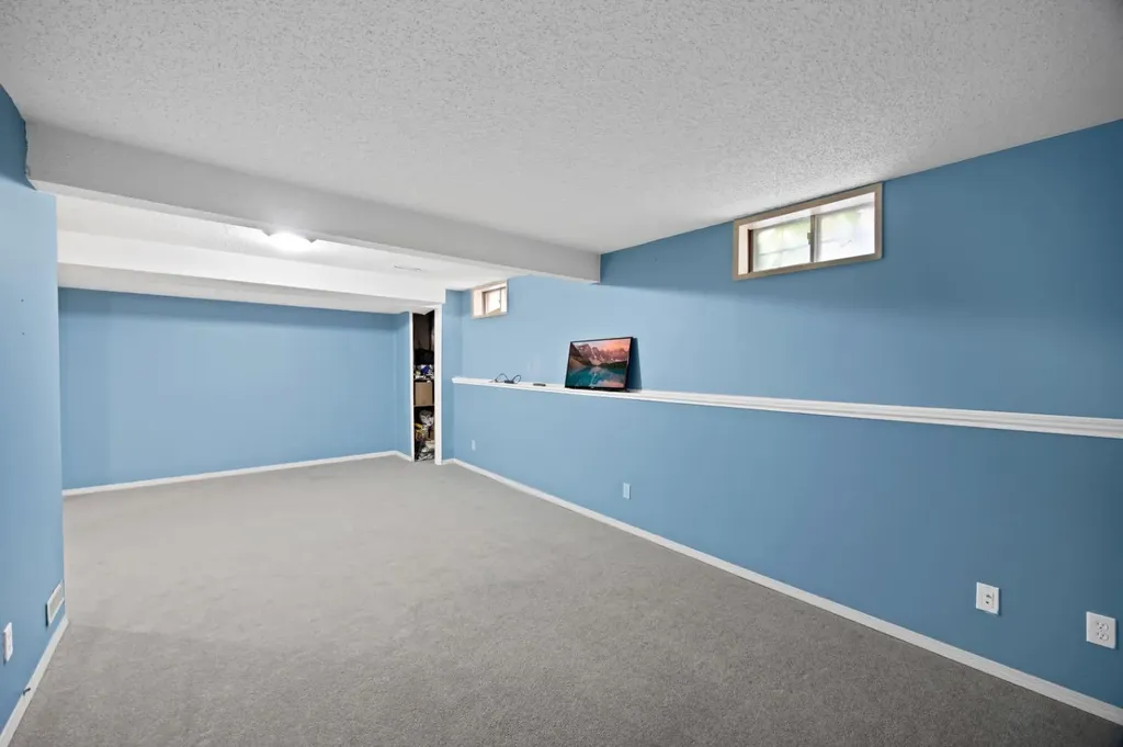 20 Falton Way NE Calgary AB T3J1K4