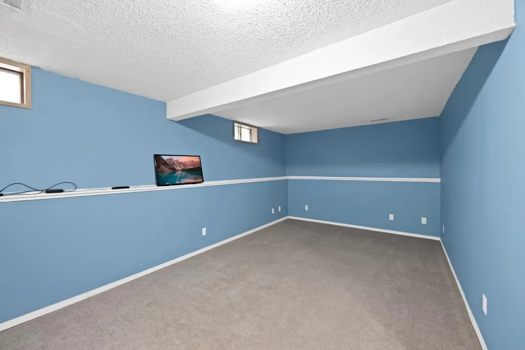 20 Falton Way NE Calgary AB T3J1K4