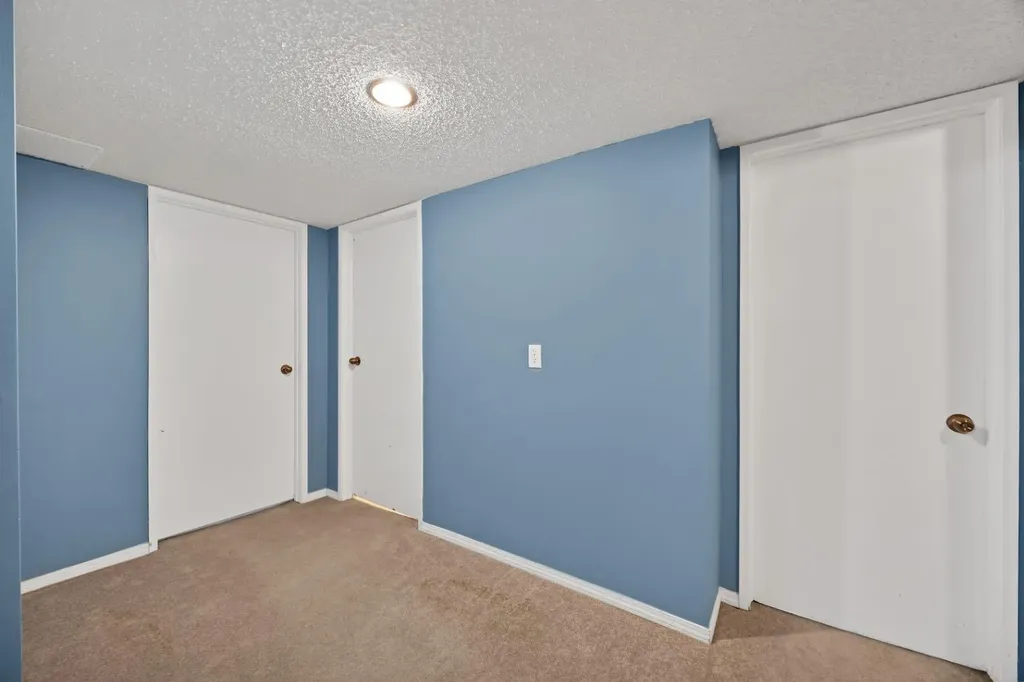 20 Falton Way NE Calgary AB T3J1K4