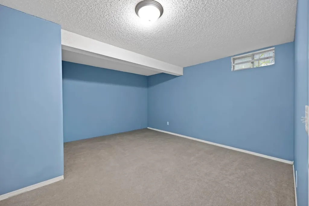 20 Falton Way NE Calgary AB T3J1K4