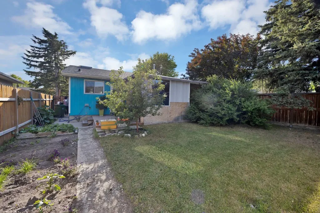 20 Falton Way NE Calgary AB T3J1K4