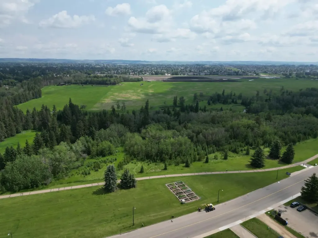 41 Bennett Street Red Deer AB T4R 1V4