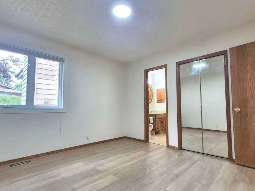 7 Suncastle Crescent SE Calgary AB T2X 2W9