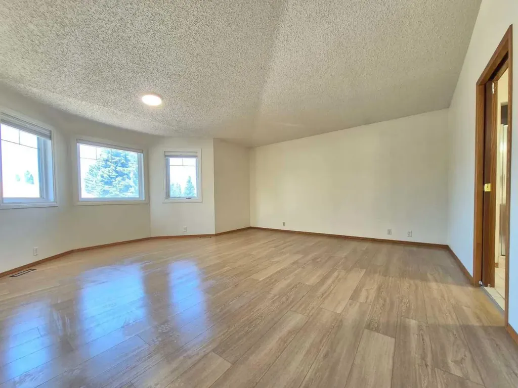 7 Suncastle Crescent SE Calgary AB T2X 2W9