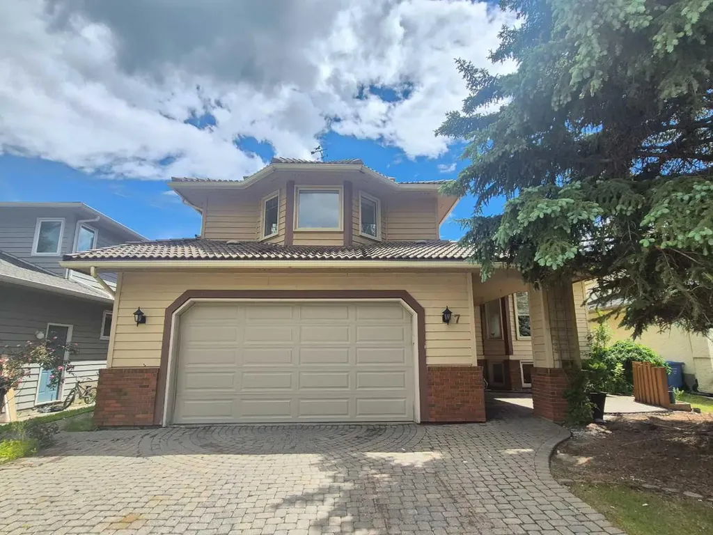 7 Suncastle Crescent SE Calgary AB T2X 2W9
