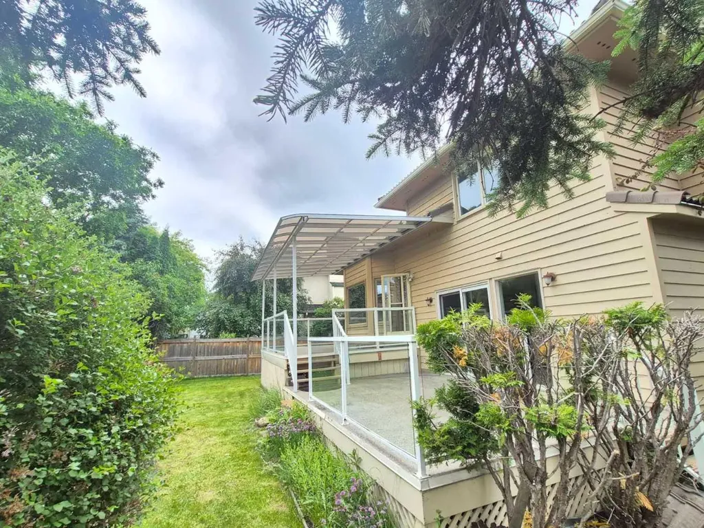 7 Suncastle Crescent SE Calgary AB T2X 2W9