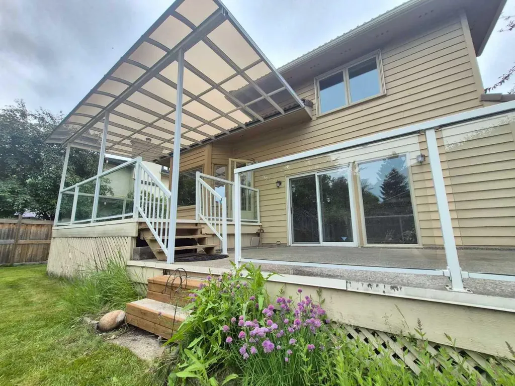 7 Suncastle Crescent SE Calgary AB T2X 2W9