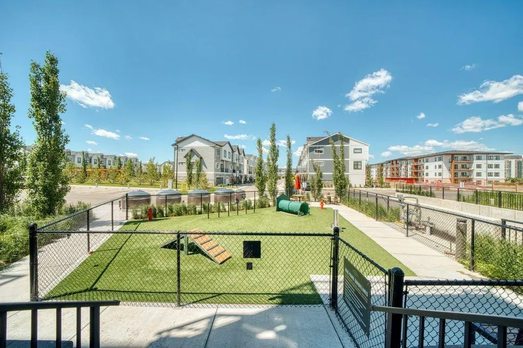 255 Les Jardins Park SE Calgary AB T2C 5W9