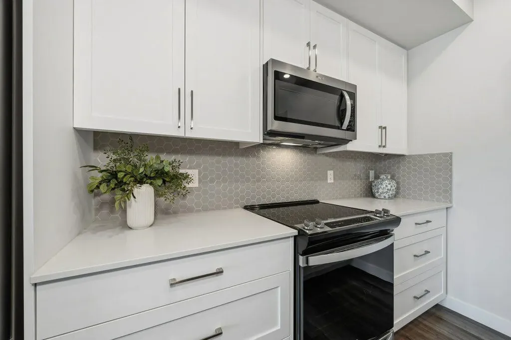 255 Les Jardins Park SE Calgary AB T2C 5W9