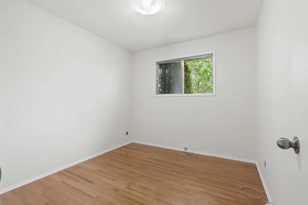 6215 Thorncliffe Drive NW Calgary AB T2K 3A6