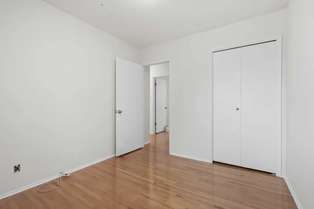 6215 Thorncliffe Drive NW Calgary AB T2K 3A6