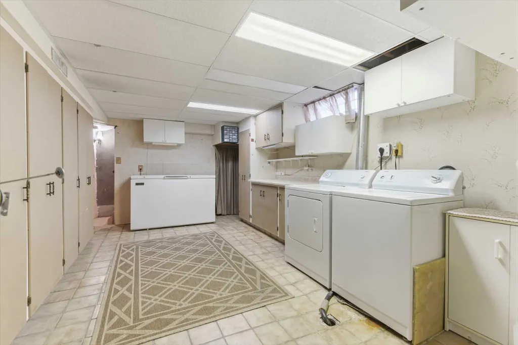 6215 Thorncliffe Drive NW Calgary AB T2K 3A6
