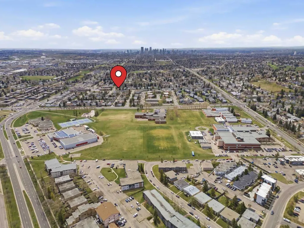6215 Thorncliffe Drive NW Calgary AB T2K 3A6