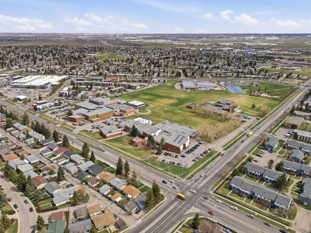 6215 Thorncliffe Drive NW Calgary AB T2K 3A6