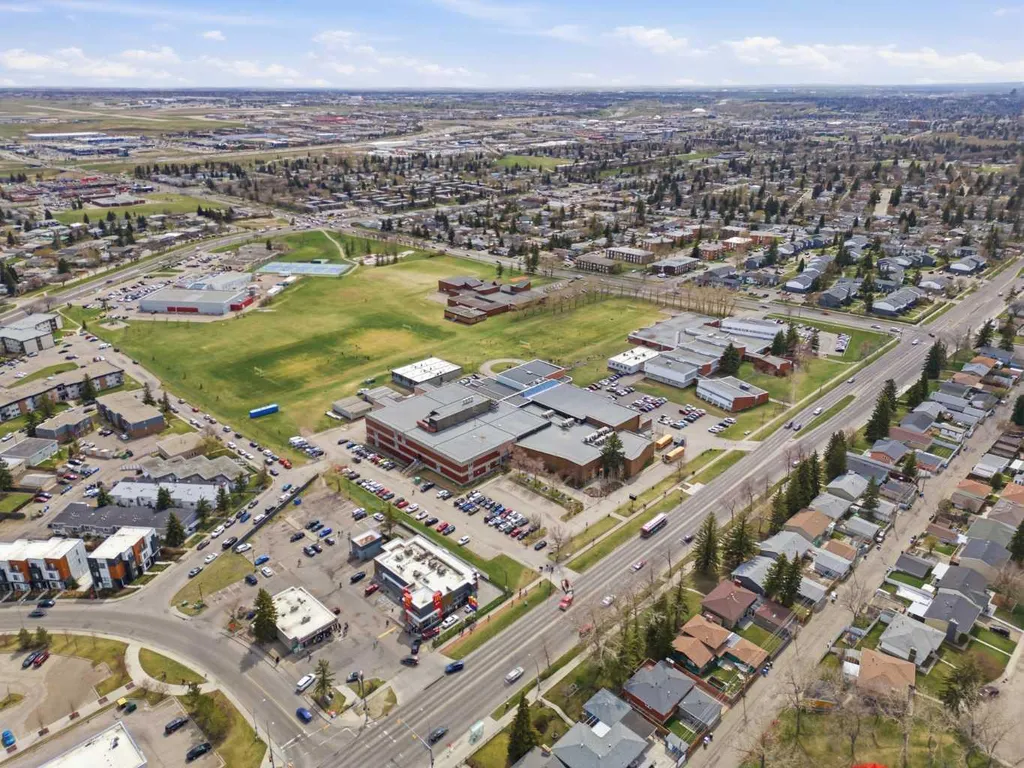 6215 Thorncliffe Drive NW Calgary AB T2K 3A6
