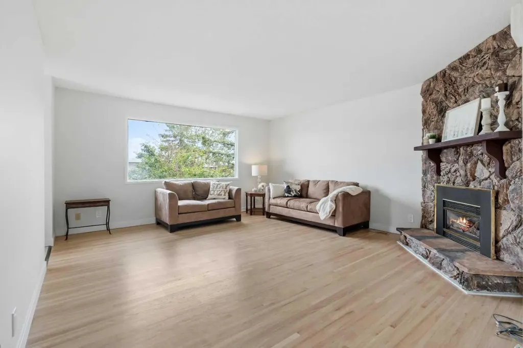 6215 Thorncliffe Drive NW Calgary AB T2K 3A6