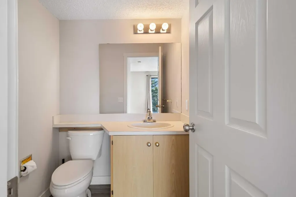 5019 46 Avenue SW Calgary AB T3E 6R1