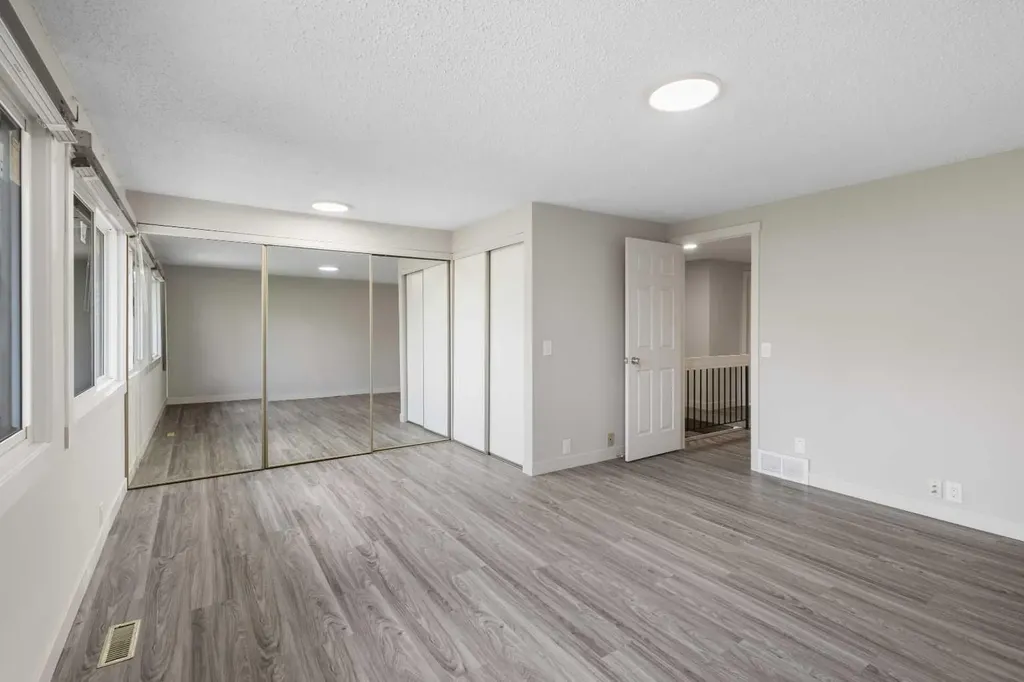 5019 46 Avenue SW Calgary AB T3E 6R1