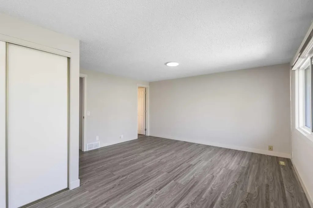 5019 46 Avenue SW Calgary AB T3E 6R1