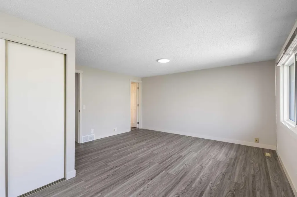 5019 46 Avenue SW Calgary AB T3E 6R1