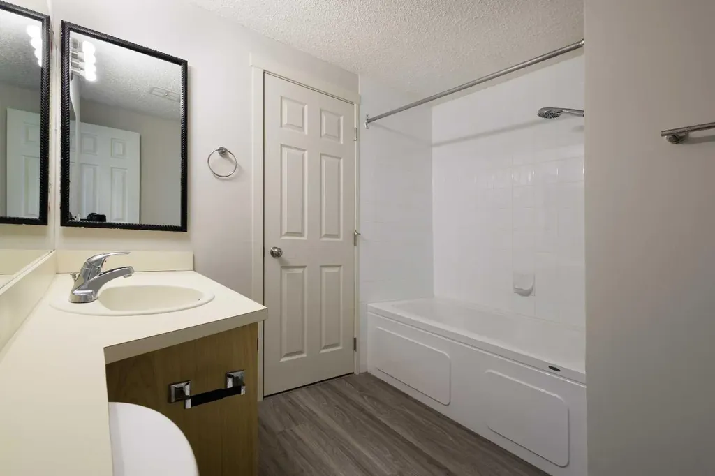 5019 46 Avenue SW Calgary AB T3E 6R1