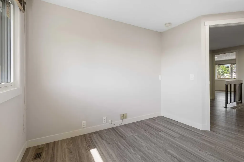 5019 46 Avenue SW Calgary AB T3E 6R1