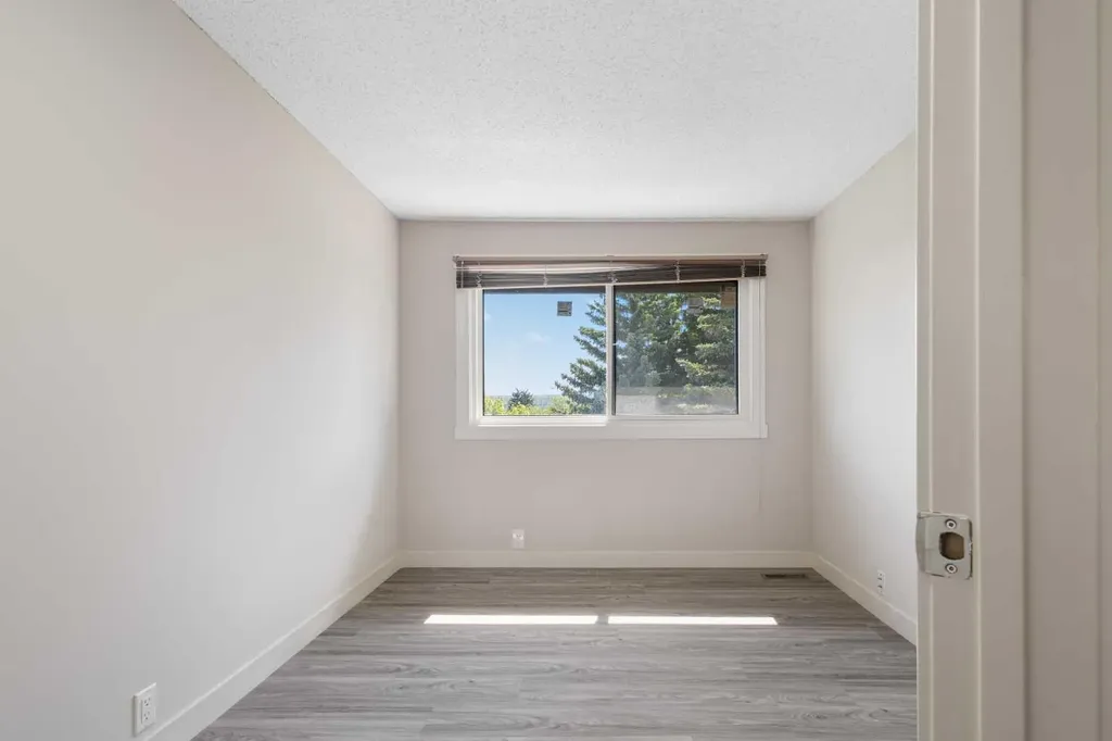5019 46 Avenue SW Calgary AB T3E 6R1