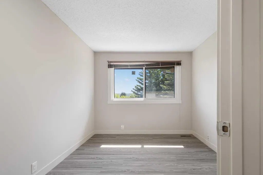 5019 46 Avenue SW Calgary AB T3E 6R1