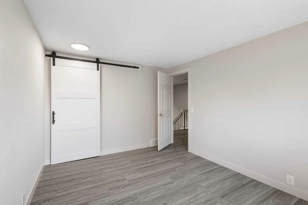 5019 46 Avenue SW Calgary AB T3E 6R1