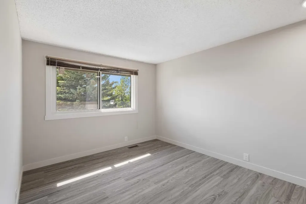 5019 46 Avenue SW Calgary AB T3E 6R1