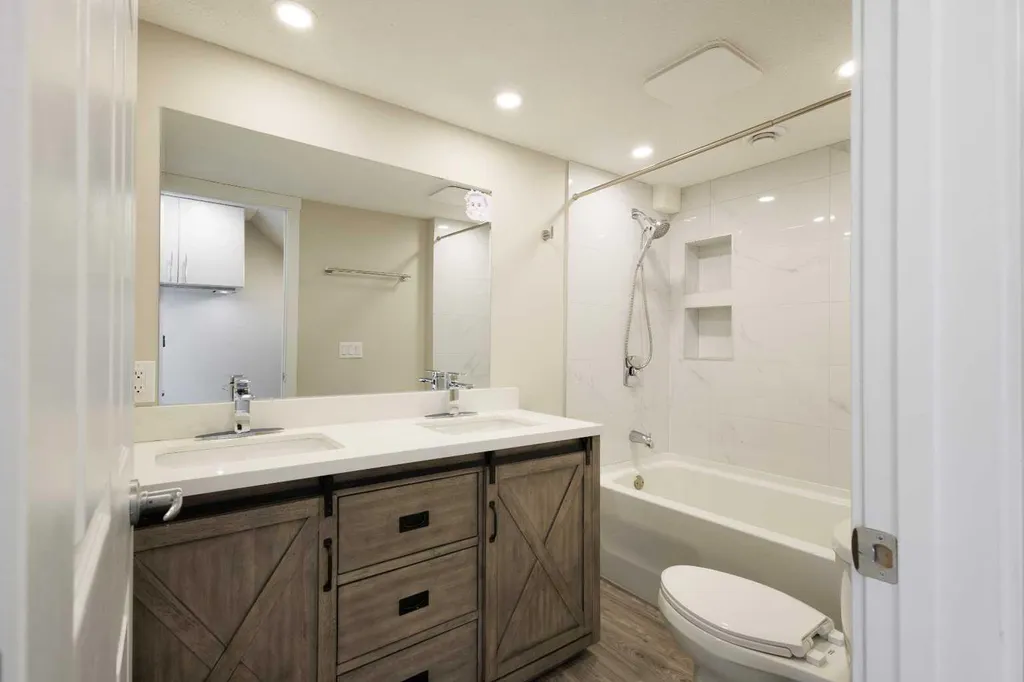 5019 46 Avenue SW Calgary AB T3E 6R1
