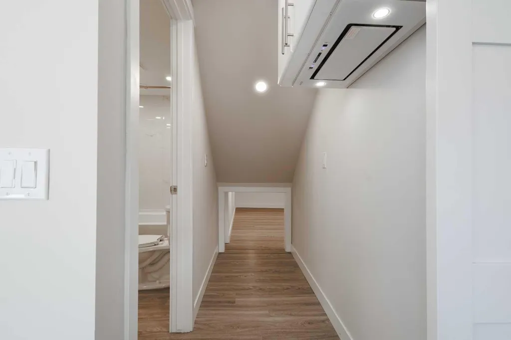 5019 46 Avenue SW Calgary AB T3E 6R1