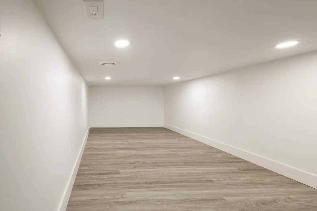 5019 46 Avenue SW Calgary AB T3E 6R1