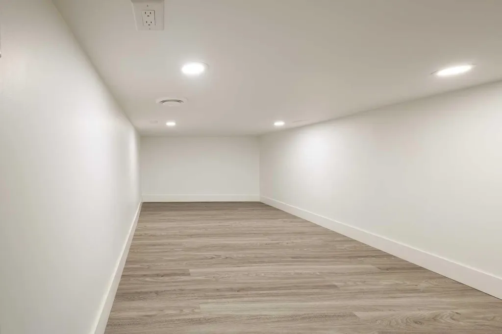 5019 46 Avenue SW Calgary AB T3E 6R1
