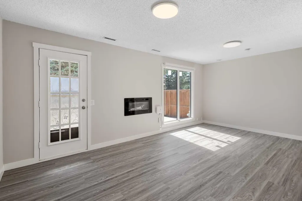 5019 46 Avenue SW Calgary AB T3E 6R1