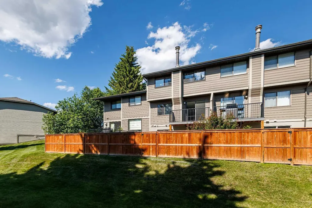 5019 46 Avenue SW Calgary AB T3E 6R1