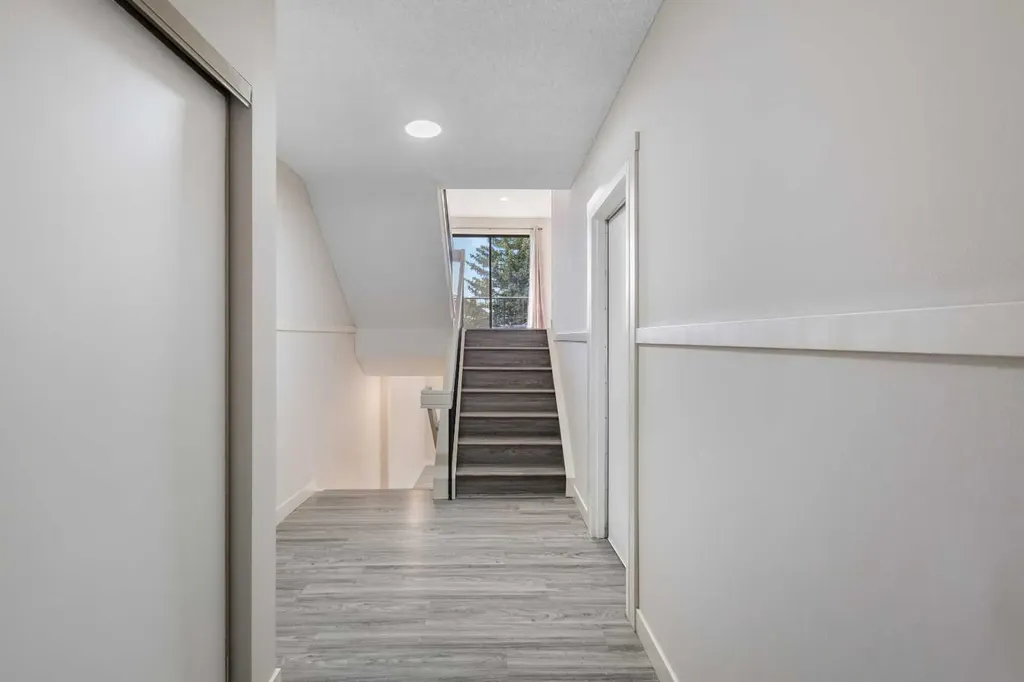 5019 46 Avenue SW Calgary AB T3E 6R1